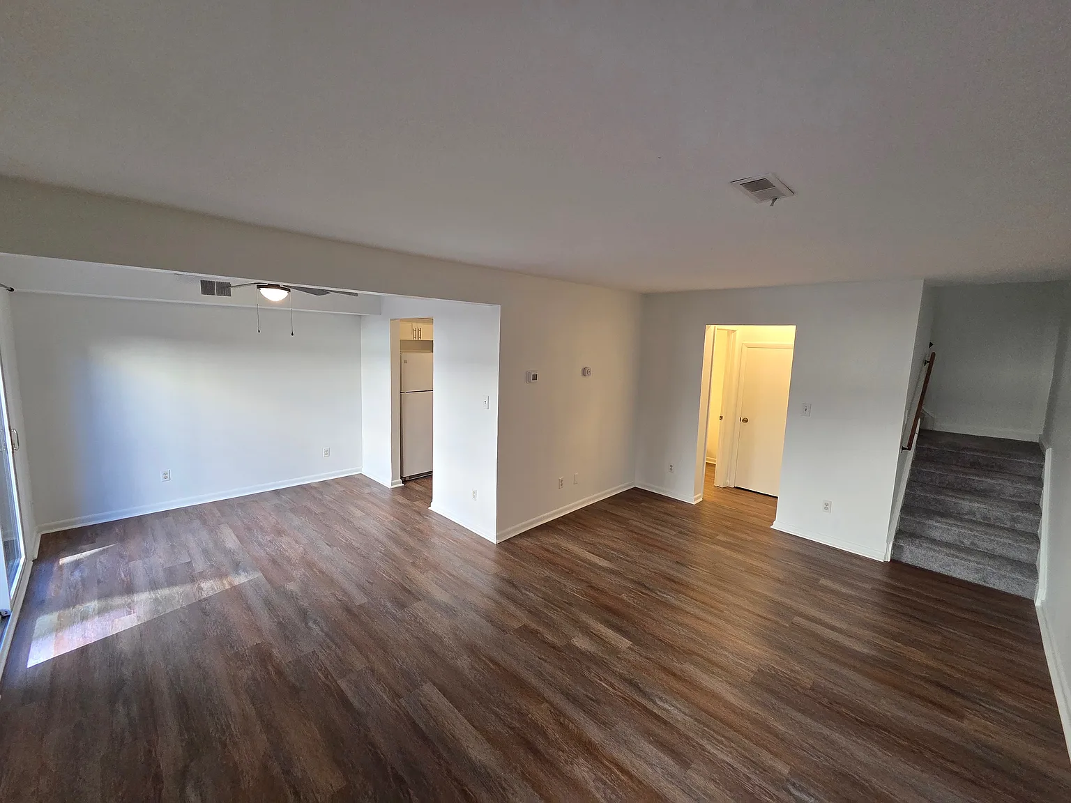 2 bed, 1.5 bath, 1100 sqft, $1,650 — Photo 2