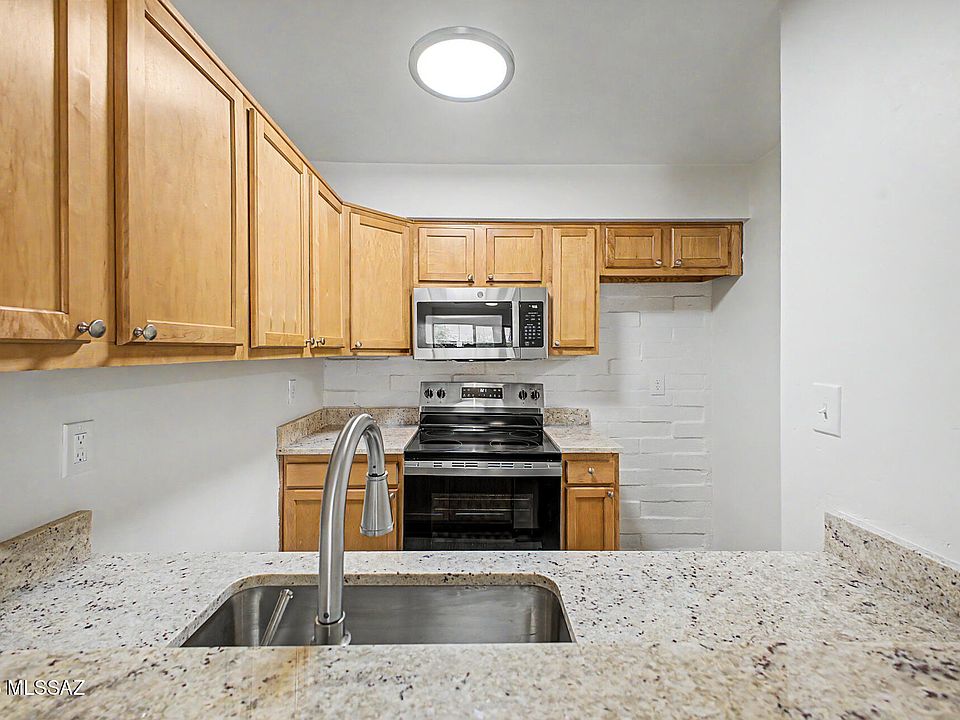 1st image of 951 N Euclid Ave