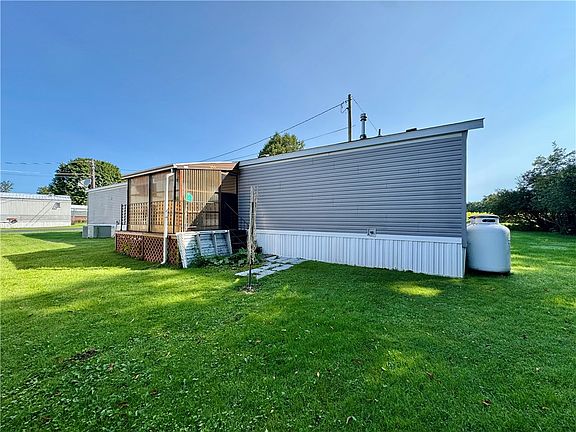 3rd image of 35 Barnes Cir