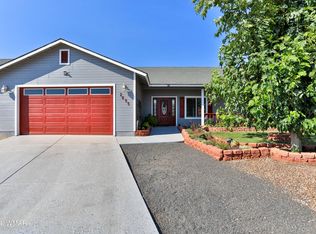 2055 Round House Dr, Winslow, AZ 86047