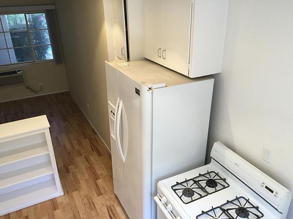 3rd image of 1323 Micheltorena St APT 4