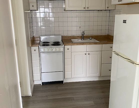 3rd image of 21269 Hathaway Ave