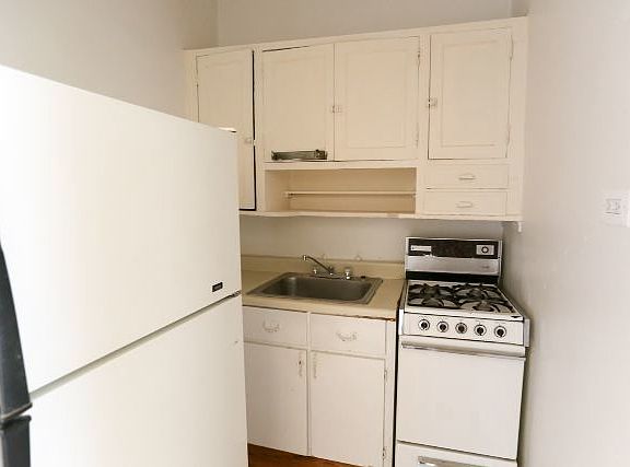 2nd image of 4851 N Damen Ave #D012