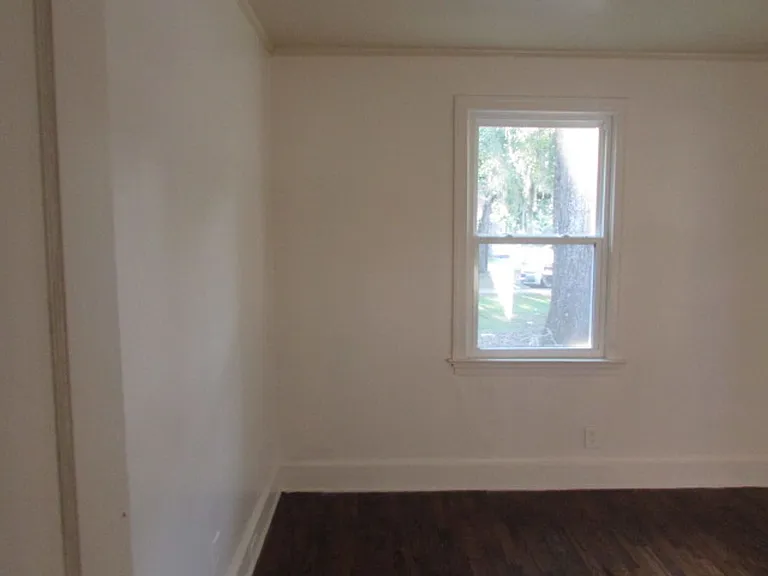 413 Loring Dr — Photo 8