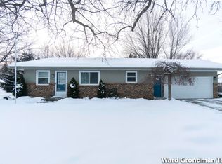 7241 Greentree Dr, Jenison, MI 49428