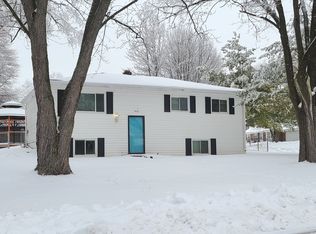 1414 Apache Dr, Rockford, IL 61107