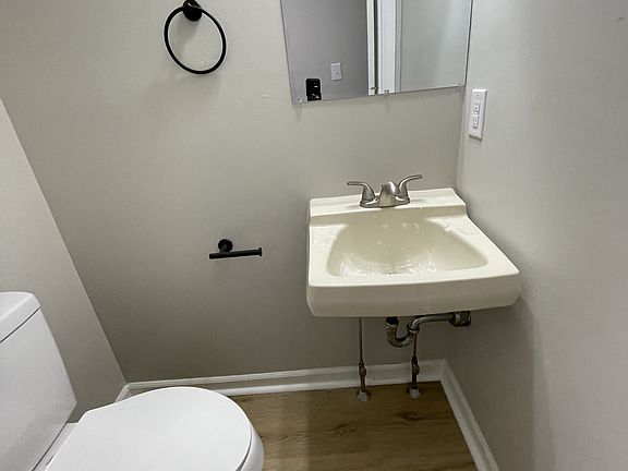 3rd image of 111 S Vail Dr