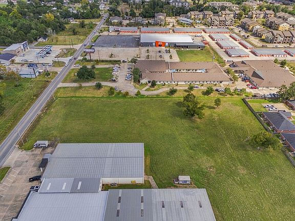 4th image of Country Club Rd