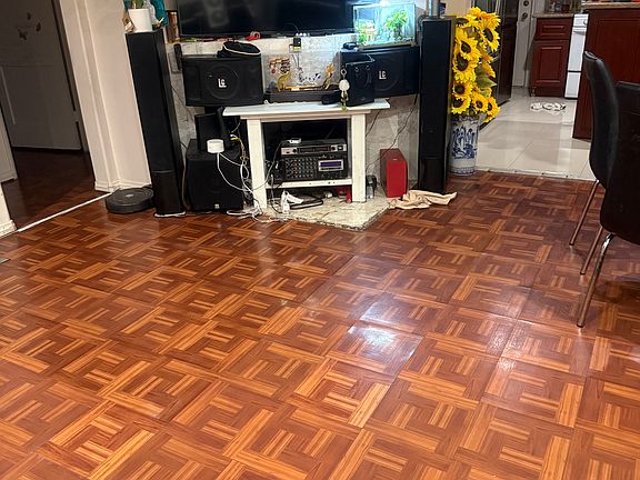 3rd image of 14609 Daphne Ave