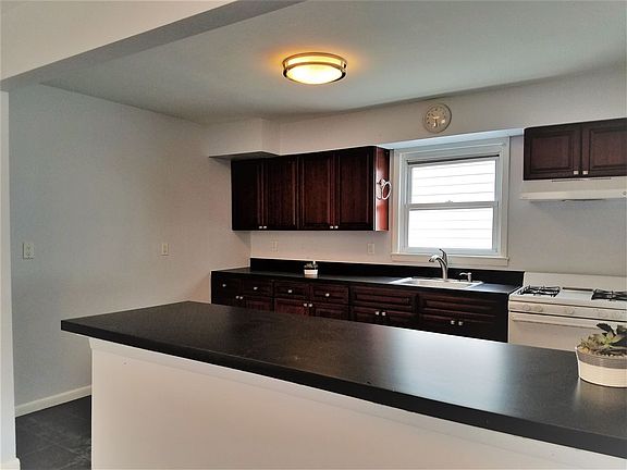 3rd image of 31 Waldo Ave