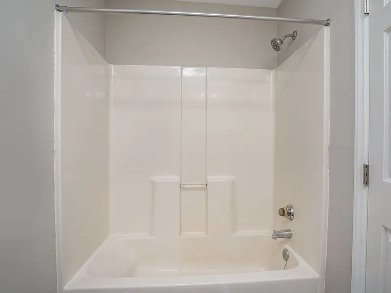 111 N Wheeless Dr — Photo 8