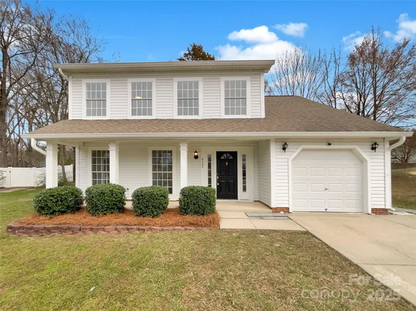 9203 Christina Marie Ct, Charlotte, NC 28213