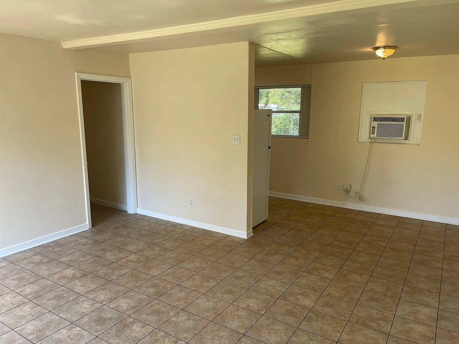 3 bed, 1100 sqft, $1,095 — Photo 2