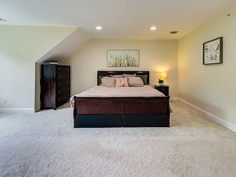 23 Holbrook Ln — Photo 12