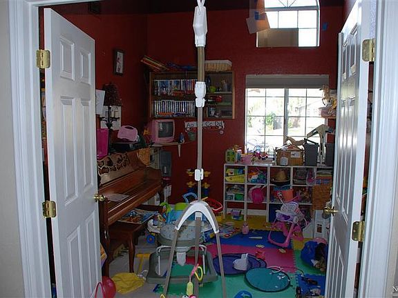 5th image of 890 Scottsdale Dr