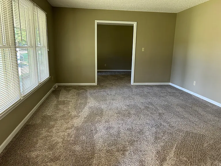 1572 Oxford Way — Photo 6