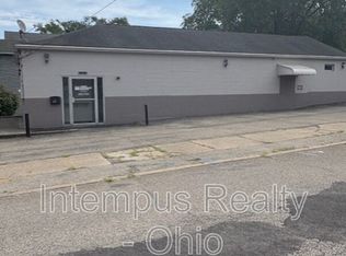 80 Elm St, Struthers, OH 44471