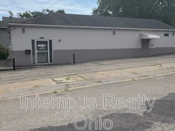 80 Elm St, Struthers, OH 44471