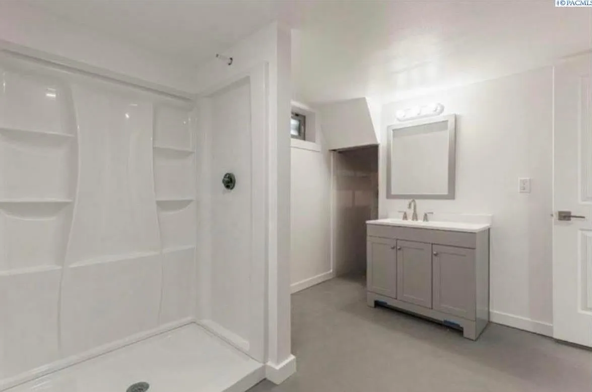 2 bed, $1,900 — Photo 4