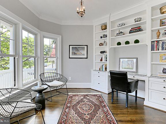 5th image of 840 Glyndon St SE