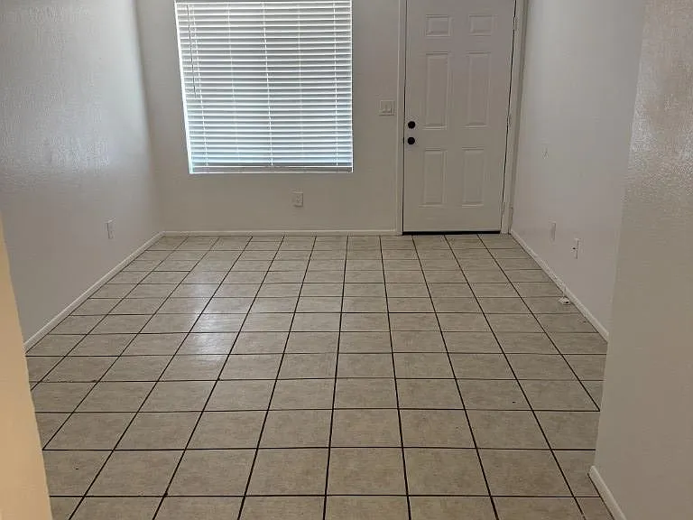 61 W Inglewood St #3 — Photo 1