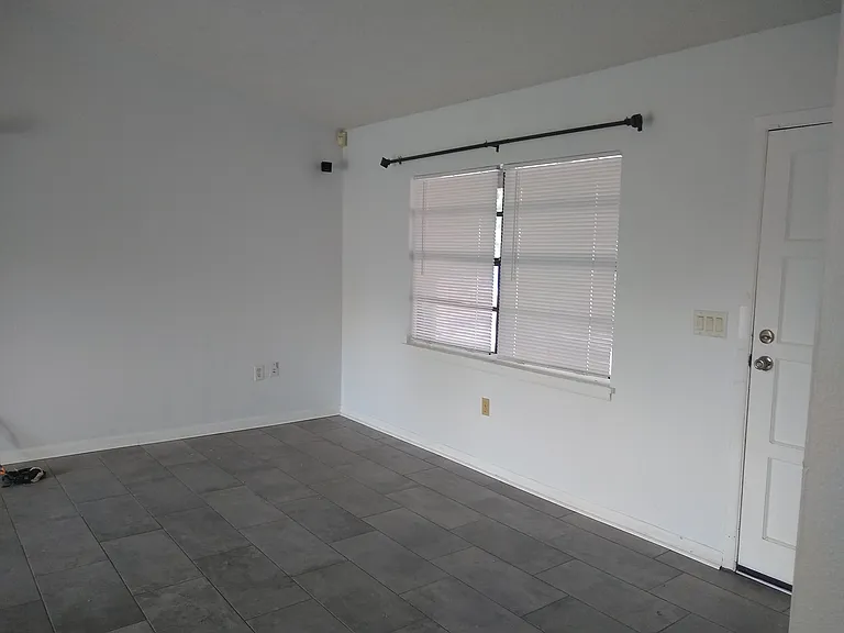 2043 Woodbriar Loop S — Photo 3