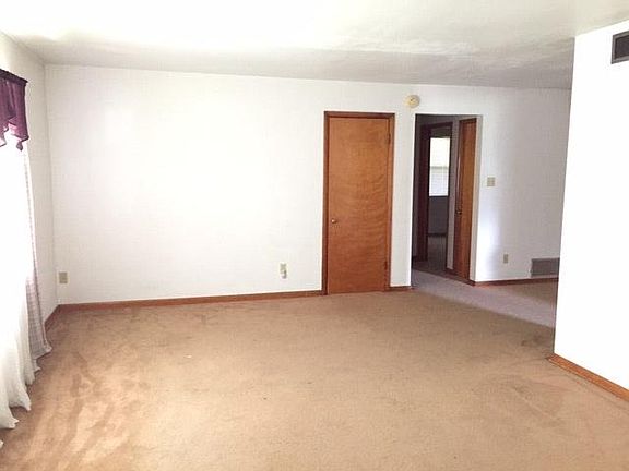 2nd image of 311 Manila St #B