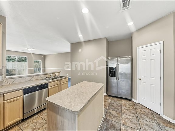 4th image of 710 Single Pine Ct