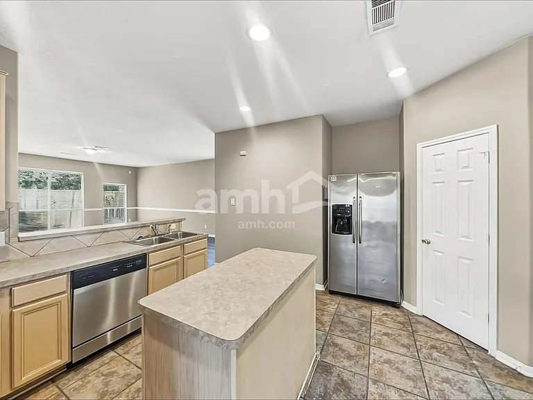710 Single Pine Ct — Photo 4