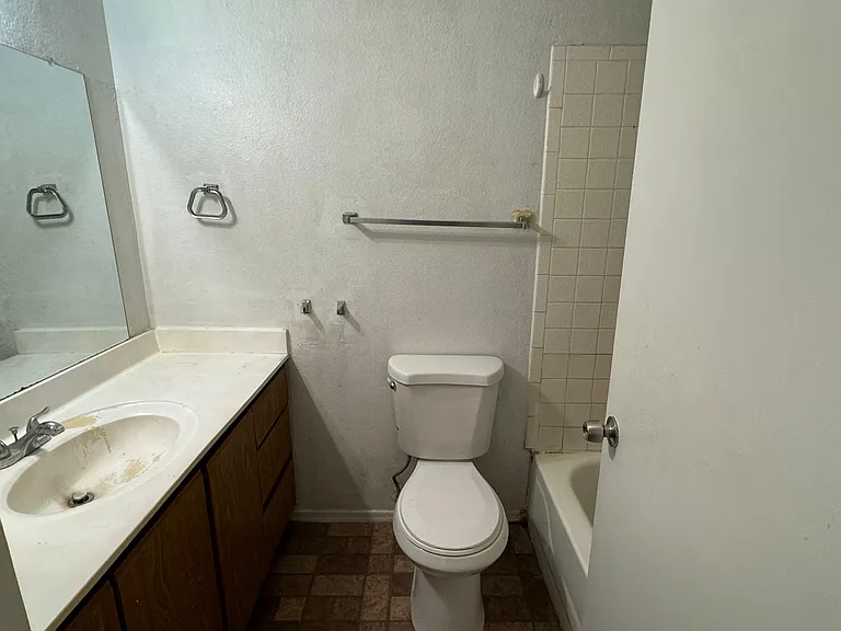 2829 E Capri Cir #2 — Photo 8
