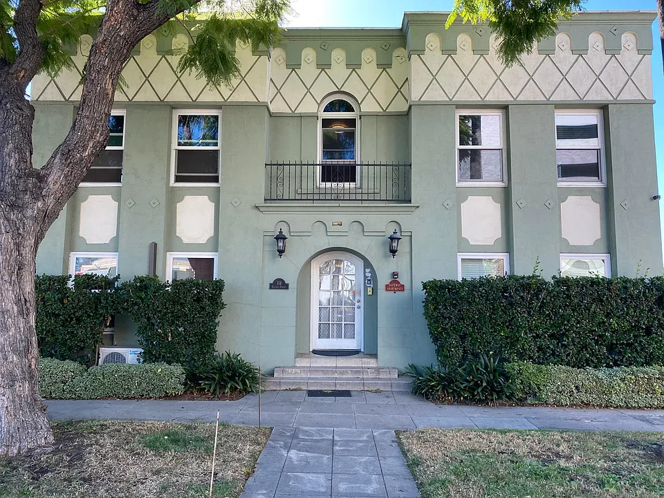 114 W Eulalia St