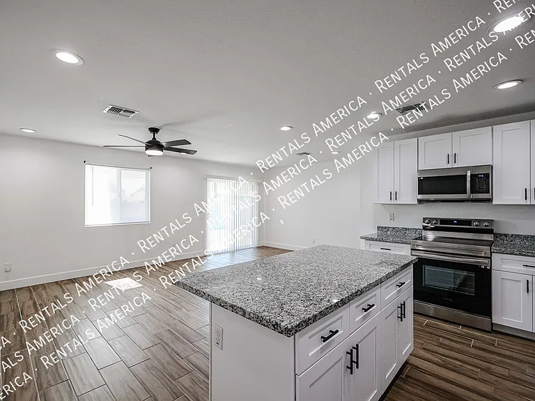 526 S Crismon Rd — Photo 13