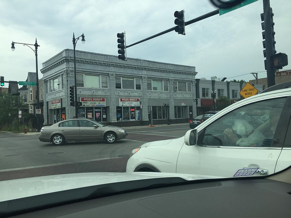 busy intersection of Lawrence and Ashland av
