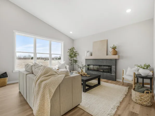 713 David Way, Isanti, MN 55040
