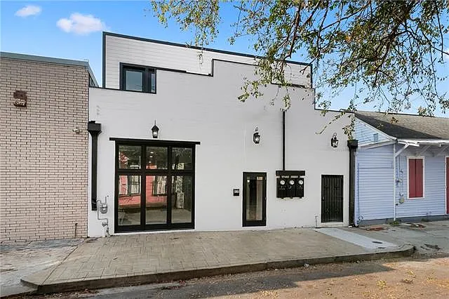 632 Mandeville St #2B