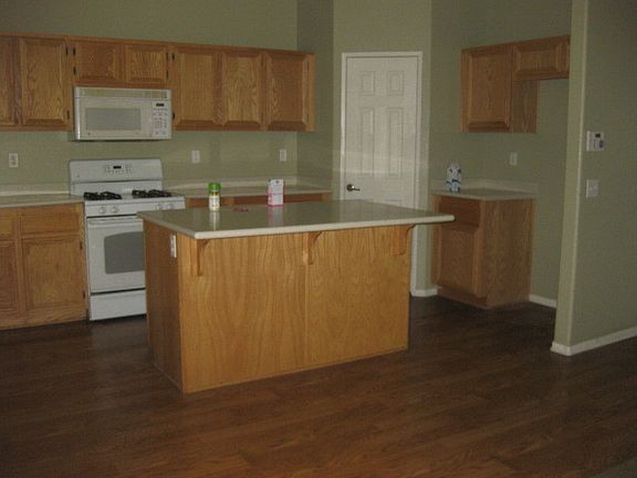 4th image of 13060 Evanston St