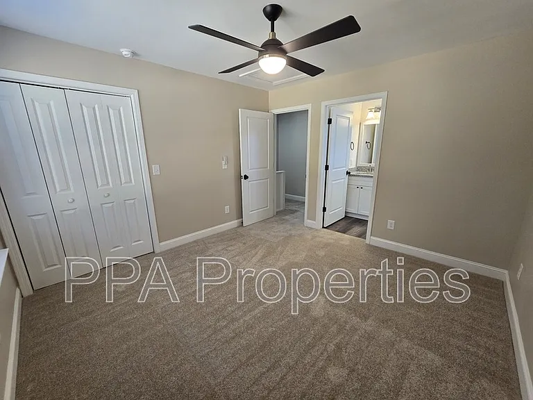402 Giles St — Photo 14