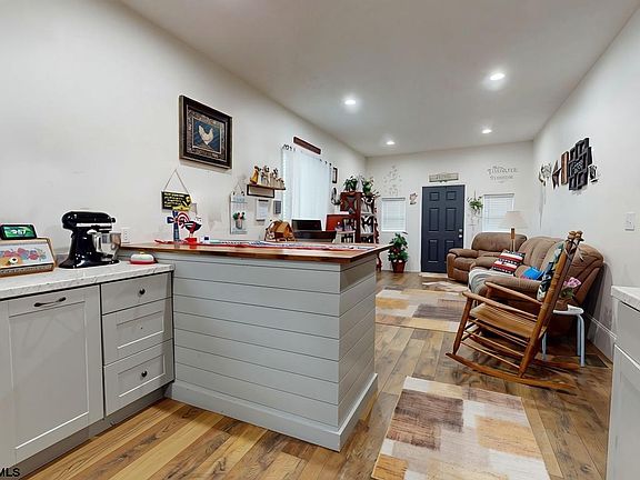 5th image of 54 Mack St