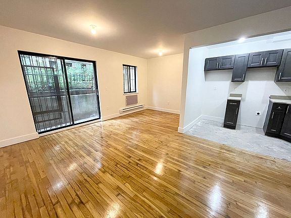 4th image of 65 Cooper St APT 1A