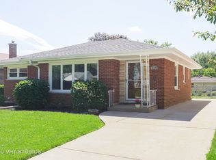 114 S Pine St, Mount Prospect, IL 60056