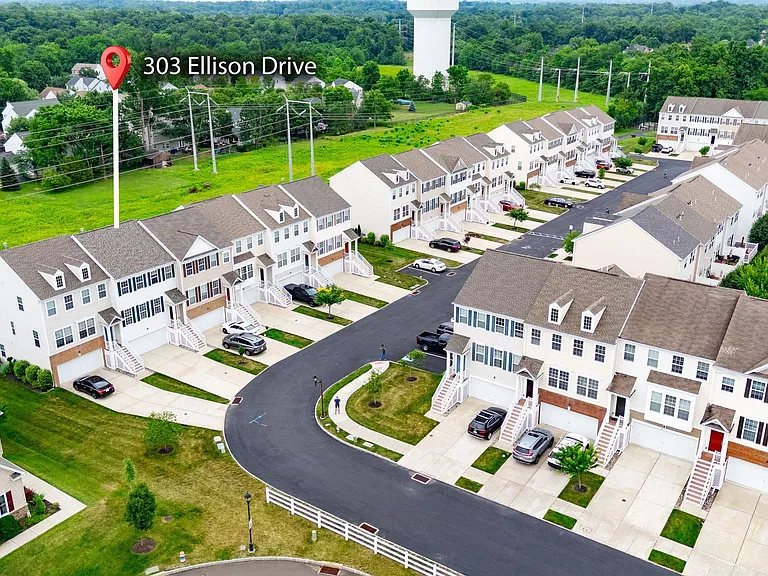303 Ellison Dr — Photo 33