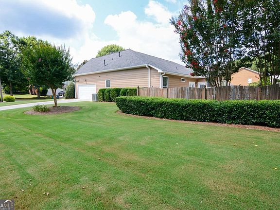 4th image of 130 Oak Haven Dr