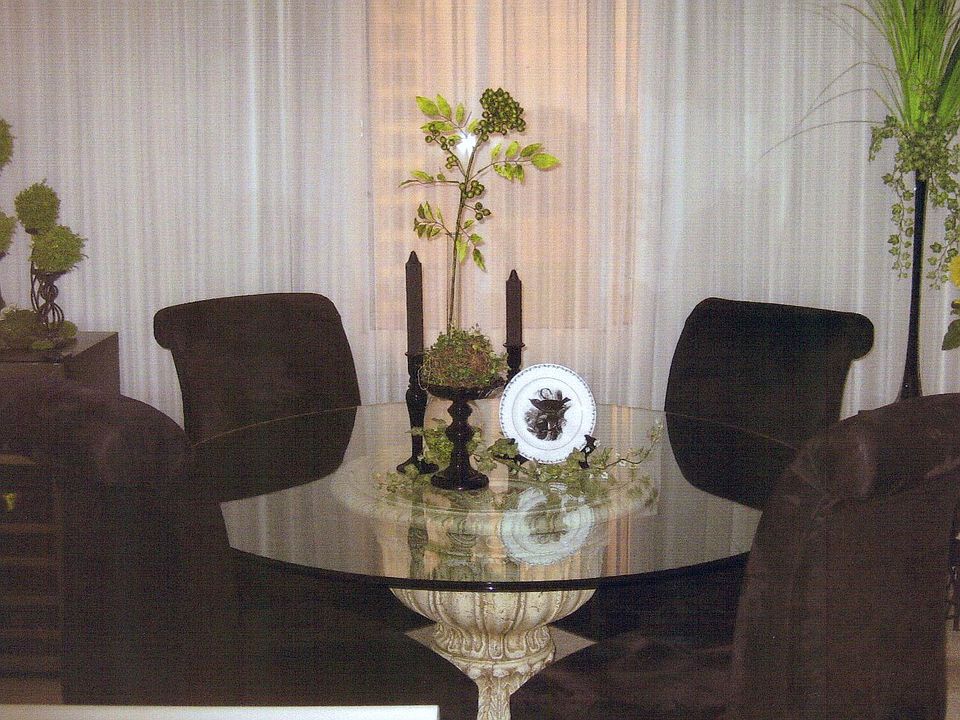 Full Size Dining Area