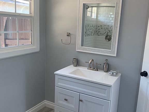 4th image of 6229 Carmelita Ave #1/2