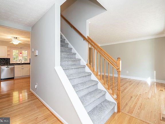 3rd image of 114 Cherry Hill Ln