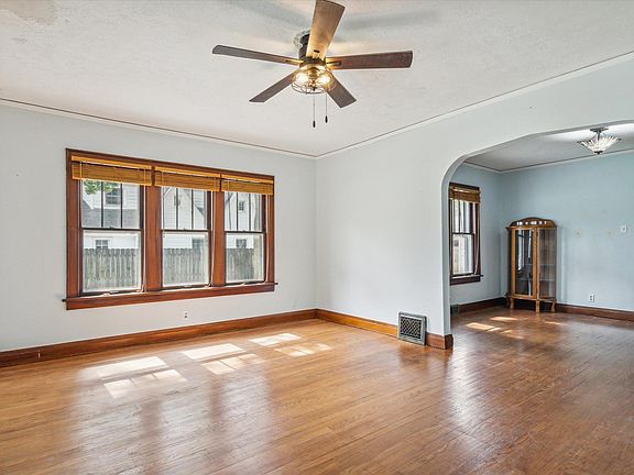 4th image of 631 N Wenger Ave