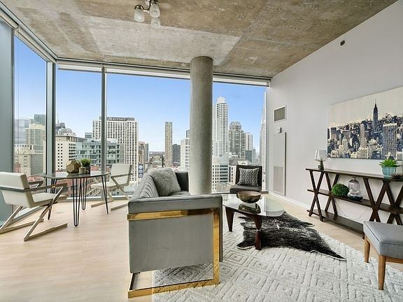 3rd image of 600 N Fairbanks Ct Unit 2807