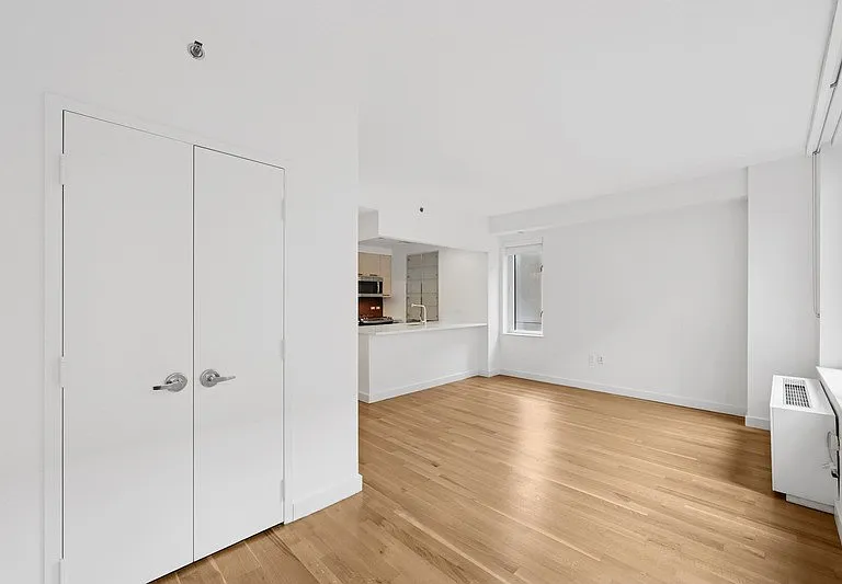 501 E 74th St #9F — Photo 14