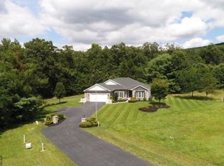 7066 Killarney Dr, Fayetteville, PA 17222