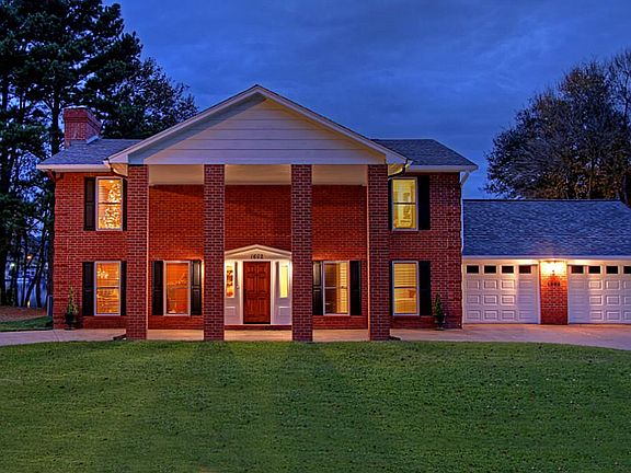 2nd image of 1602 Green Briar Dr